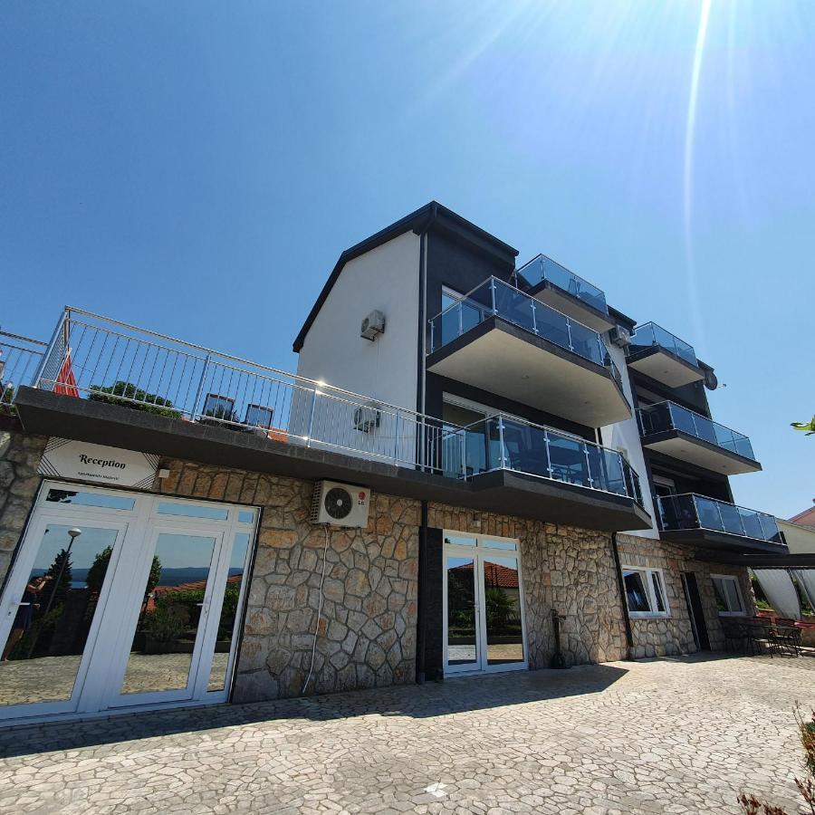 Apartments Blazevic, Heated Pool&Jacuzzi Dramalj Bagian luar foto