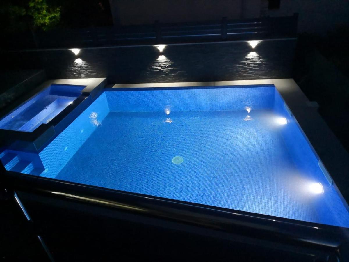 Apartments Blazevic, Heated Pool&Jacuzzi Dramalj Bagian luar foto