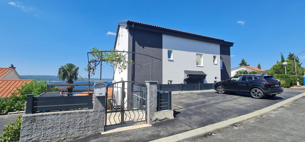 Apartments Blazevic, Heated Pool&Jacuzzi Dramalj Bagian luar foto