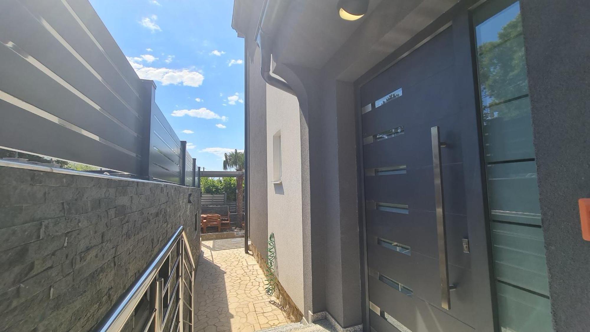 Apartments Blazevic, Heated Pool&Jacuzzi Dramalj Bagian luar foto