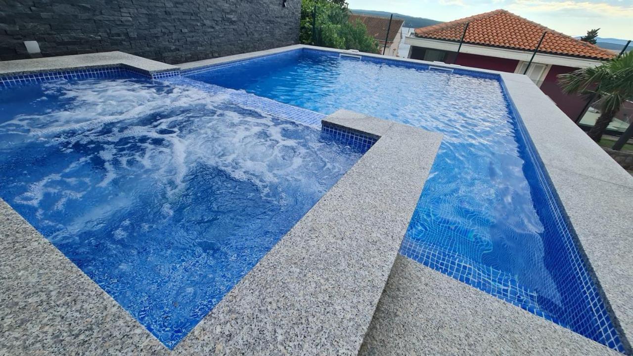 Apartments Blazevic, Heated Pool&Jacuzzi Dramalj Bagian luar foto