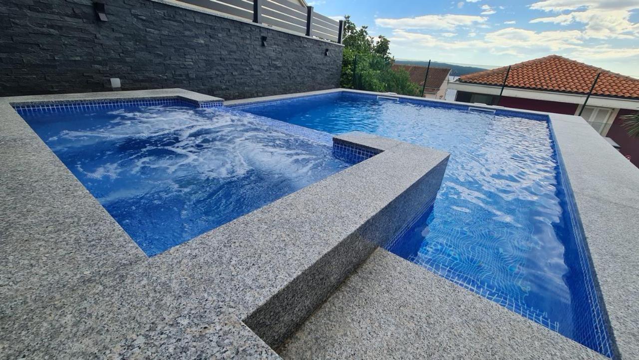 Apartments Blazevic, Heated Pool&Jacuzzi Dramalj Bagian luar foto