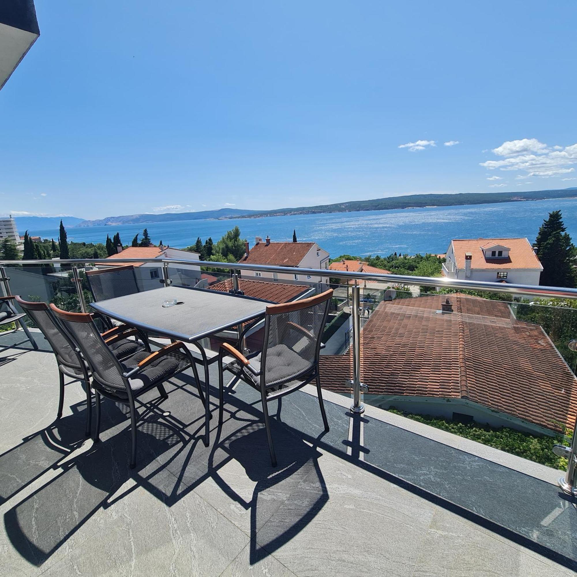 Apartments Blazevic, Heated Pool&Jacuzzi Dramalj Bagian luar foto