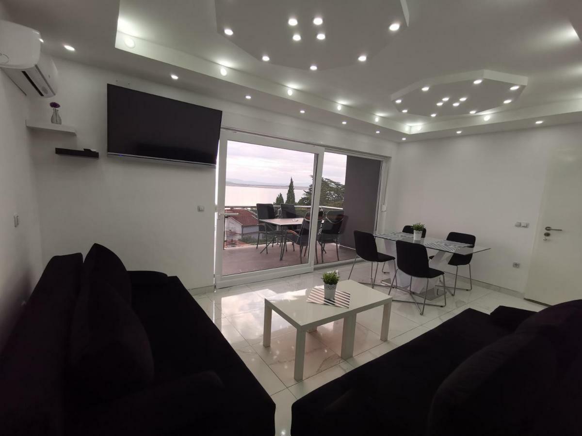 Apartments Blazevic, Heated Pool&Jacuzzi Dramalj Bagian luar foto