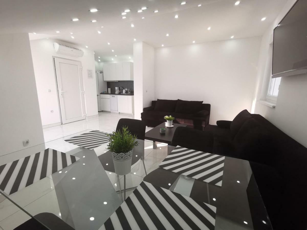 Apartments Blazevic, Heated Pool&Jacuzzi Dramalj Bagian luar foto