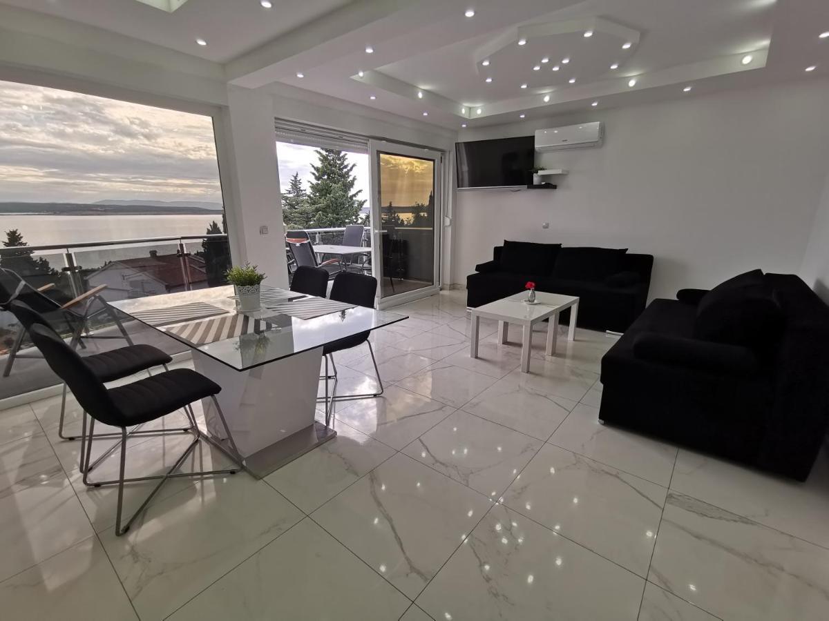 Apartments Blazevic, Heated Pool&Jacuzzi Dramalj Bagian luar foto